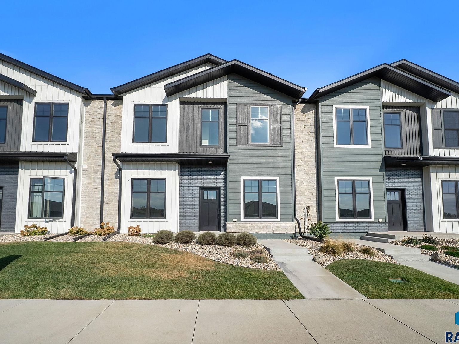 8609 W Shoreline Pl Sioux Falls, SD 57107 - Thumbnail 3