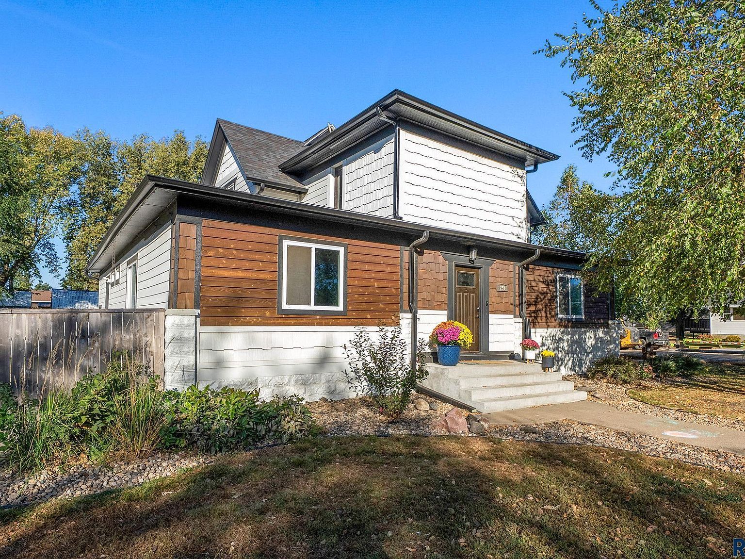 297 N Cedar Ave Parker, SD 57053 - Thumbnail 3