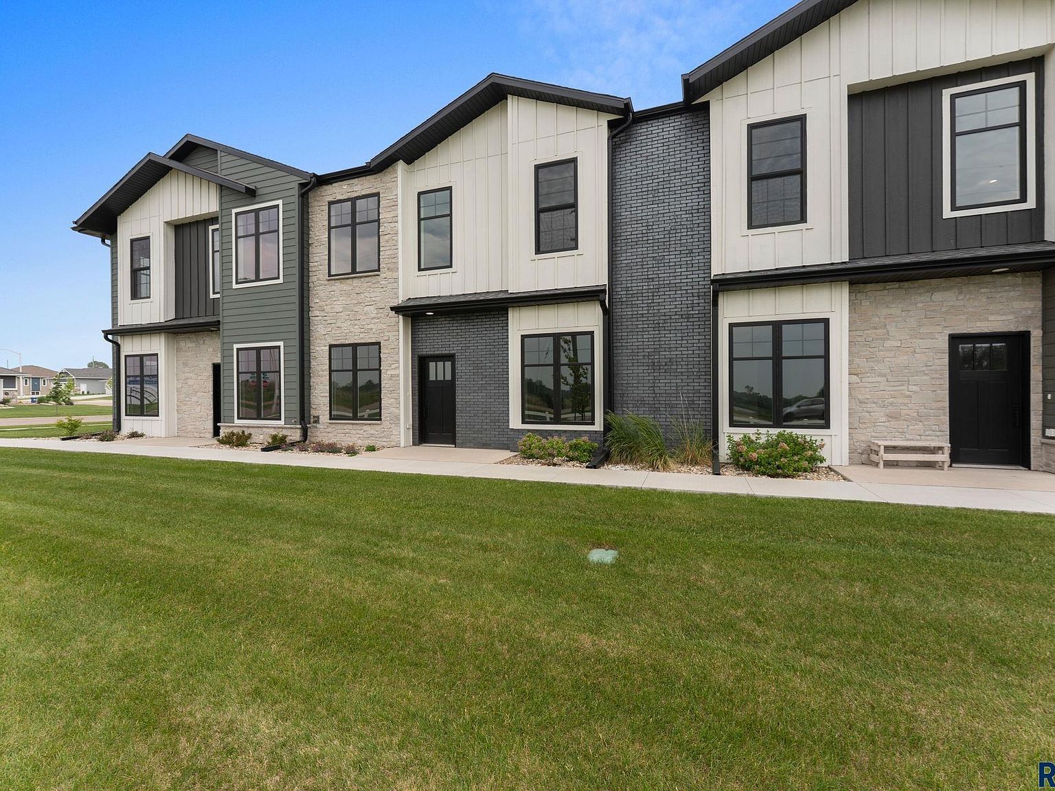 102 N Bryggen Pl Sioux Falls, SD 57107 - Thumbnail 3