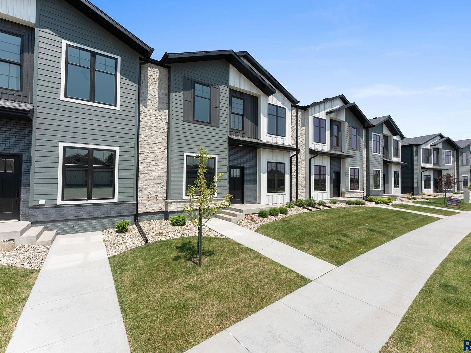 8621 W Shoreline Pl Sioux Falls, SD 57107 - Thumbnail 3