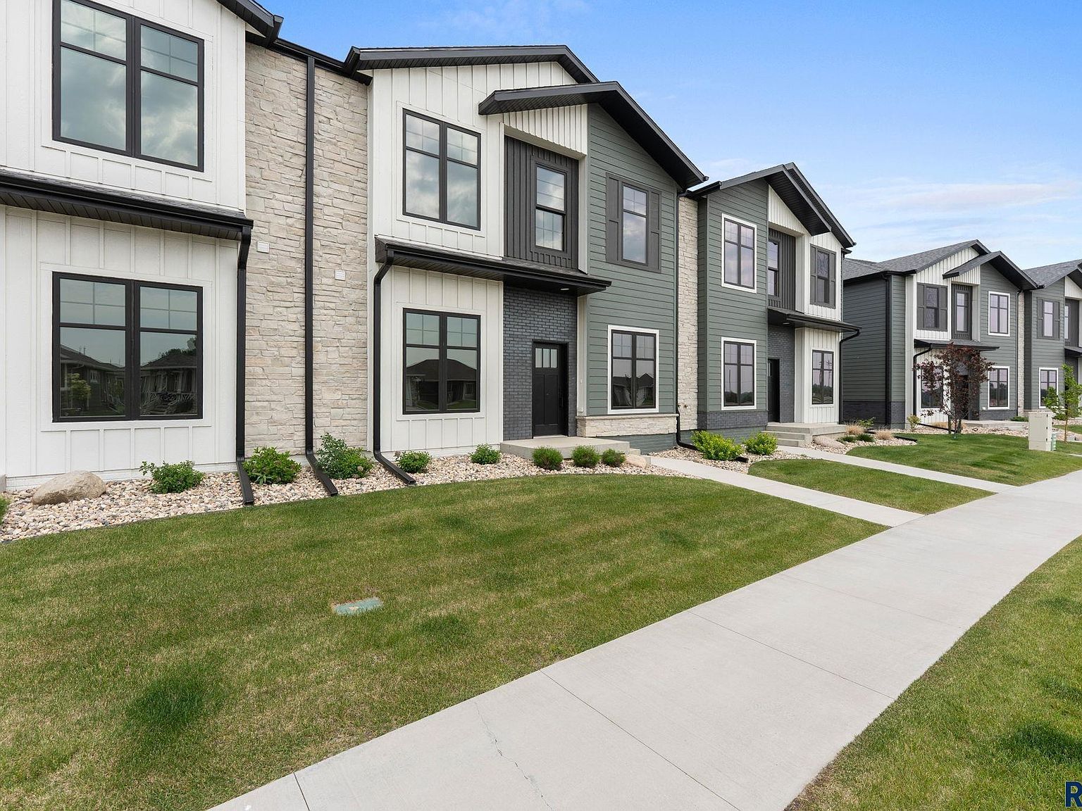 8619 W Shoreline Pl Sioux Falls, SD 57107 - Thumbnail 3