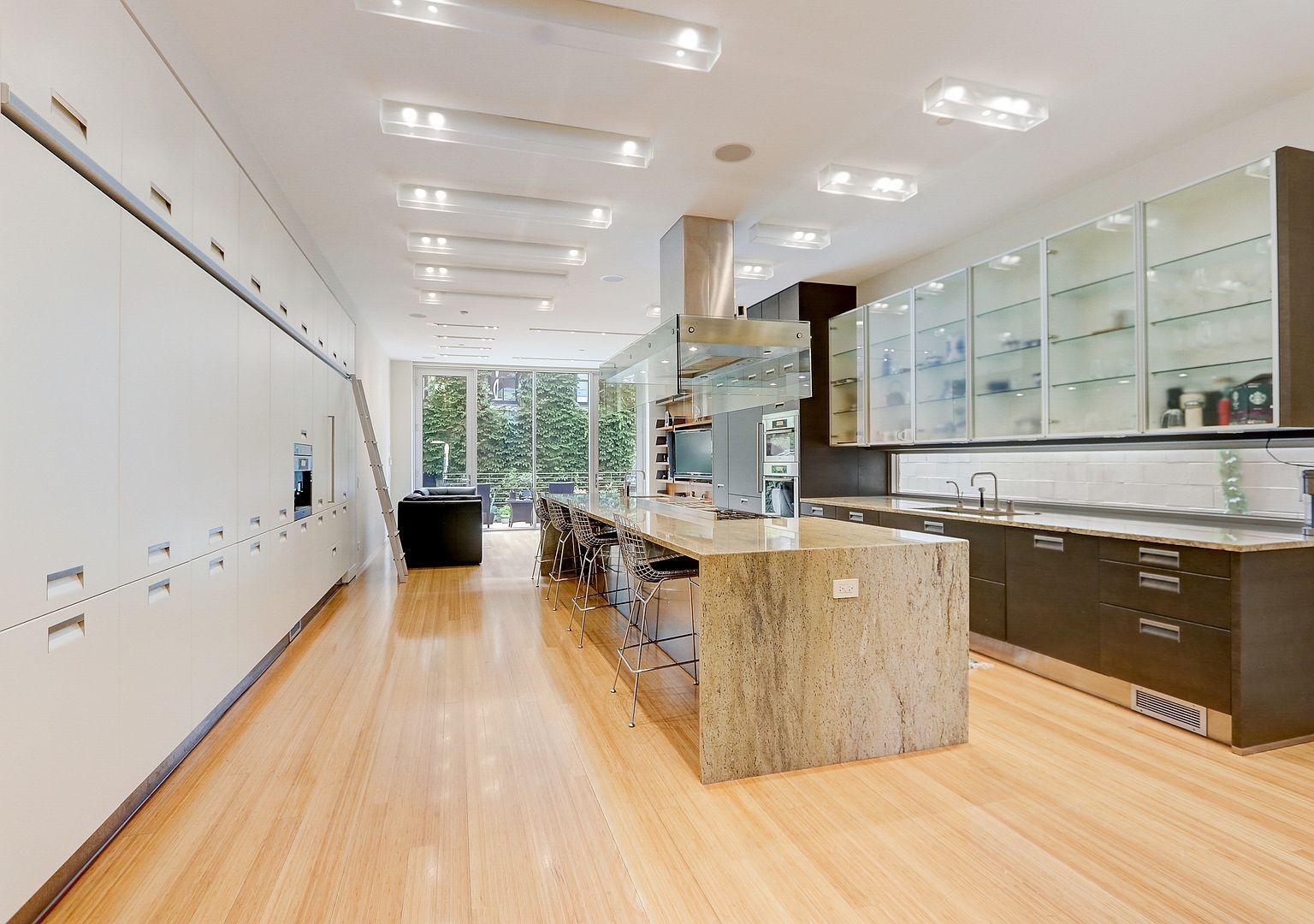 861 N Lasalle Blvd Chicago, IL 60610 - Thumbnail 3