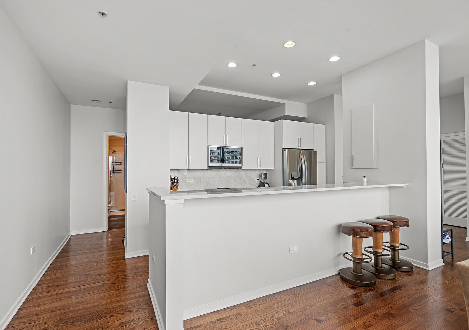 500 W Superior St UNIT 602 Chicago, IL 60654 - Thumbnail 3