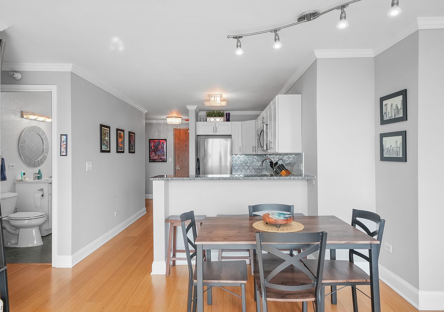 (undisclosed Address) Chicago, IL 60611 - Thumbnail 3