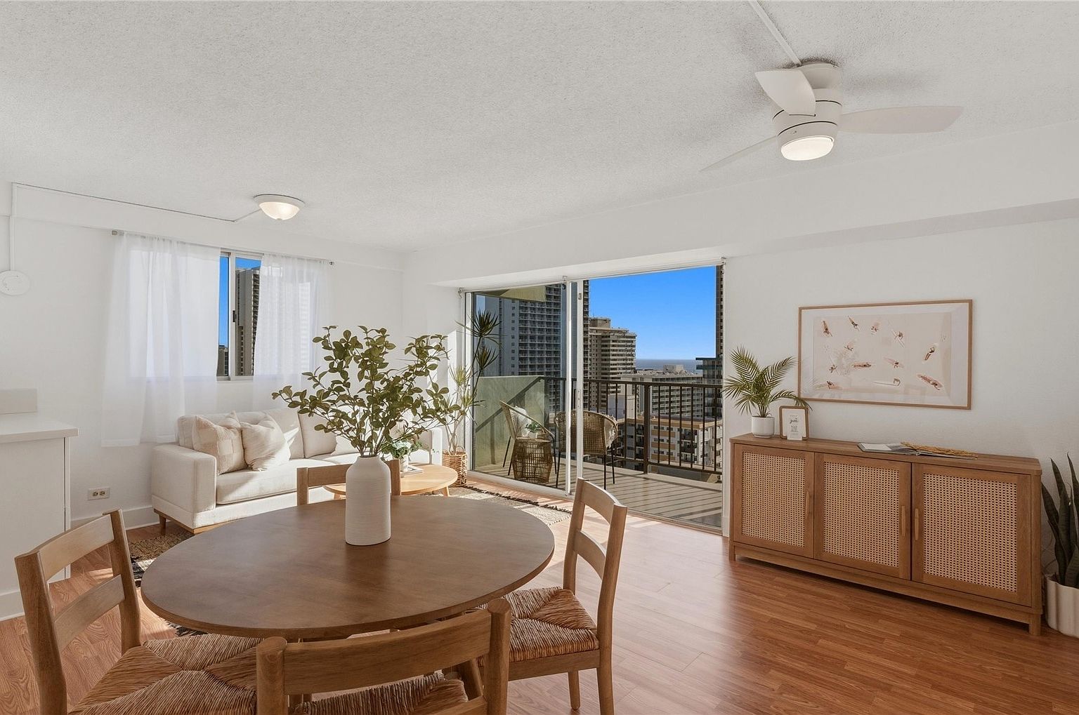 2440 Kuhio Ave APT 2001 Honolulu, HI 96815 - Thumbnail 3