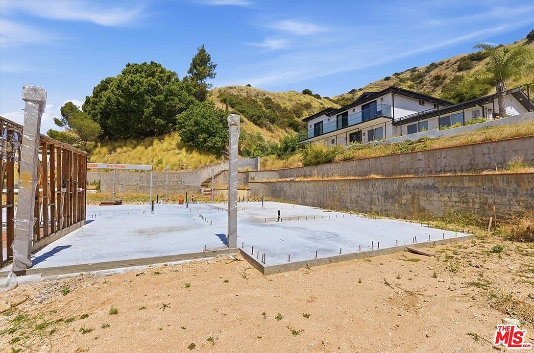 9865 Lanark St Sun Valley, CA 91352 - Thumbnail 3