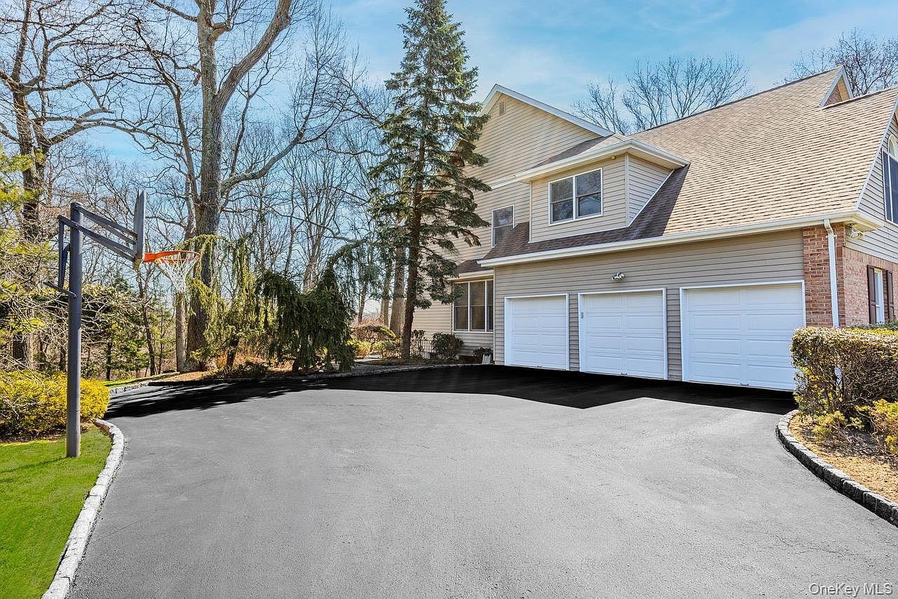 23 Mary Ct Melville, NY 11747 - Thumbnail 3