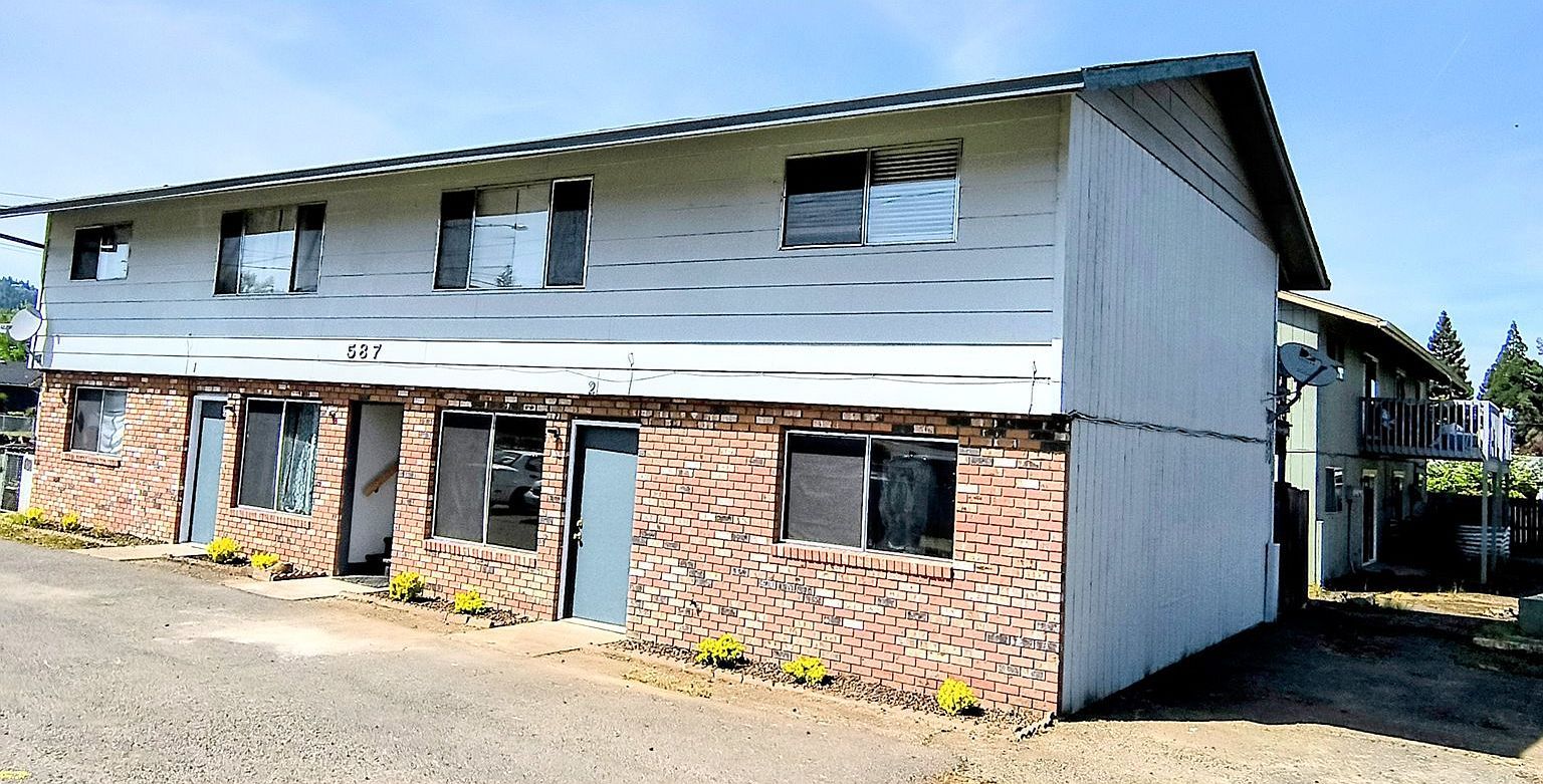 587 W Berdine St Roseburg, OR 97471 - Thumbnail 3