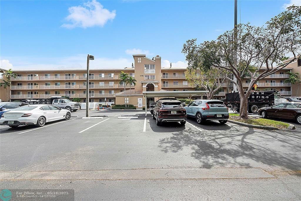 5746 Crystal Shores Dr APT 402 Boynton Beach, FL 33437 - Thumbnail 3