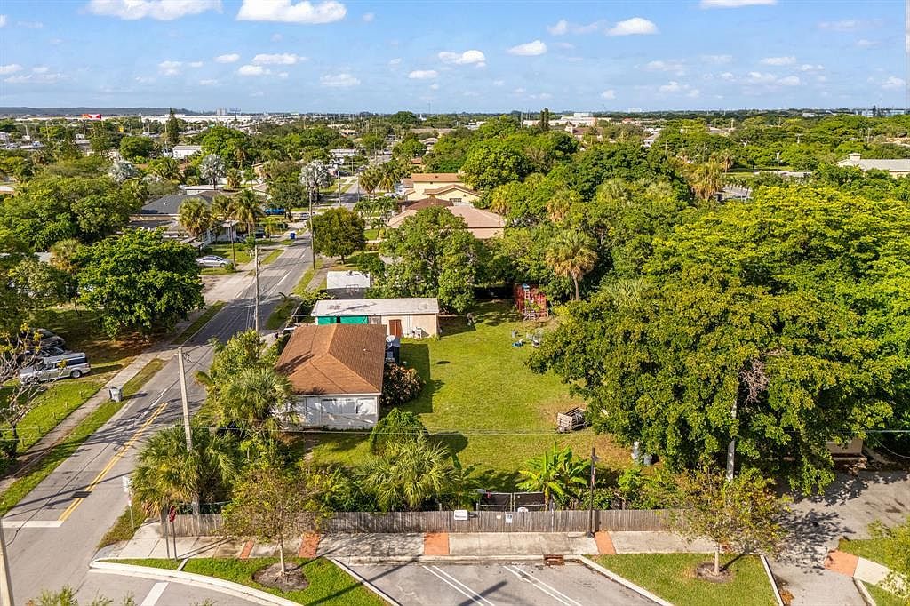 823 NW 3rd St Pompano Beach, FL 33060 - Thumbnail 3