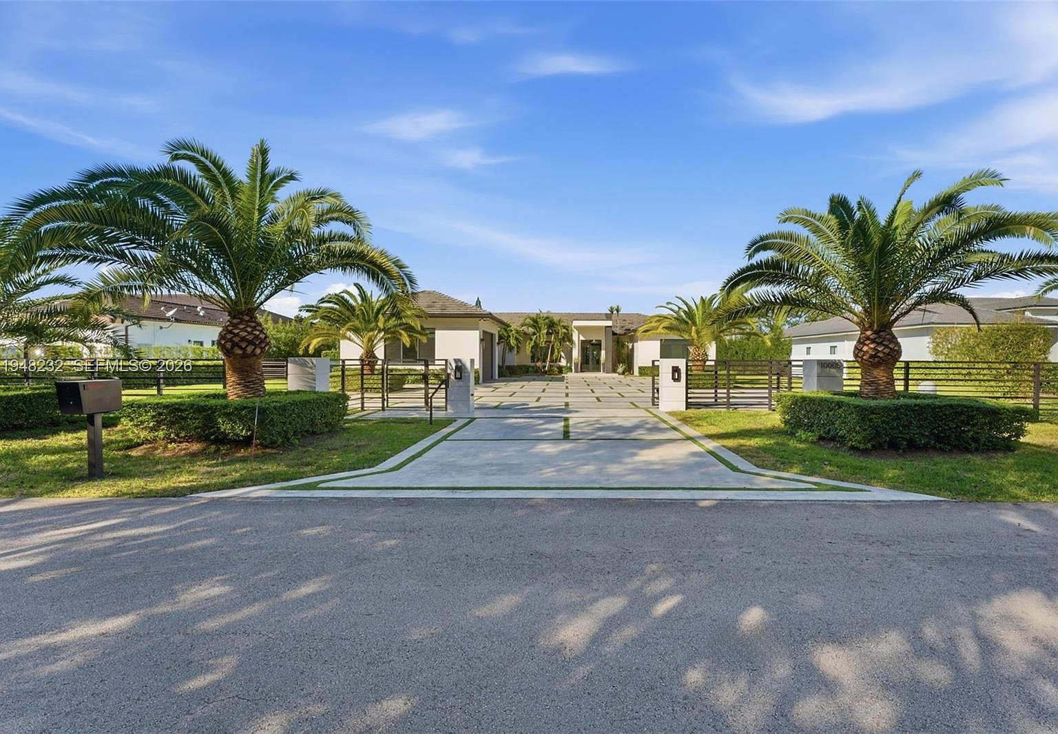 10005 SW 66th St Miami, FL 33173 - Thumbnail 3