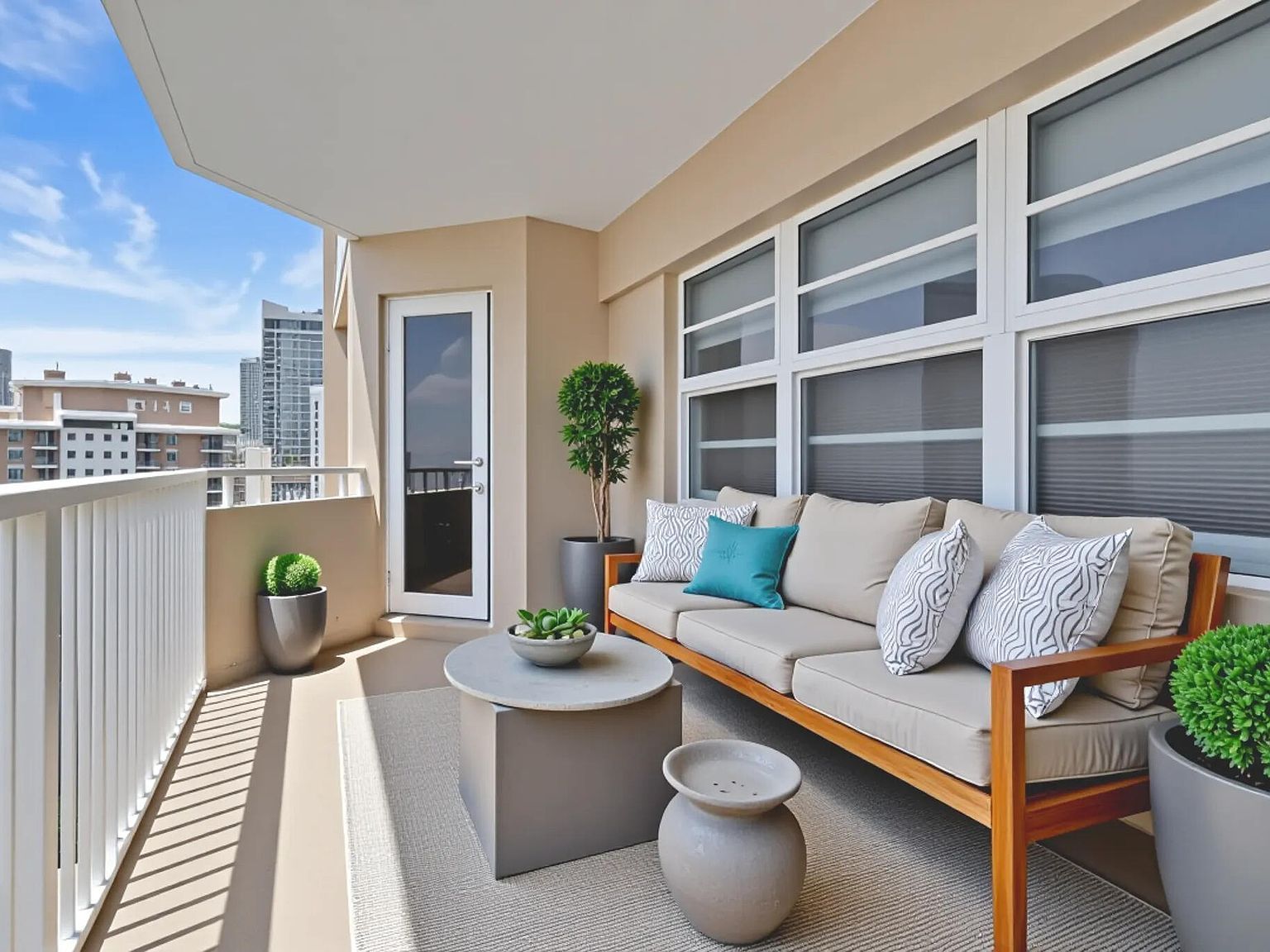 1950 S Ocean Dr APT 17E Hallandale Beach, FL 33009 - Thumbnail 3