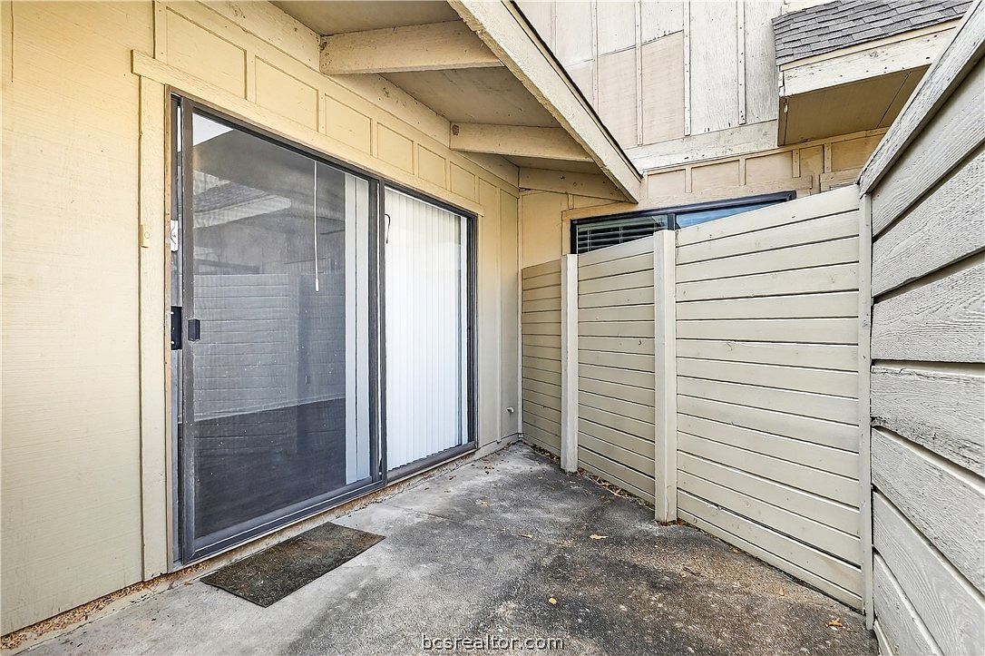 4401 Carter Creek Pkwy APT 13 Bryan, TX 77802 - Thumbnail 3