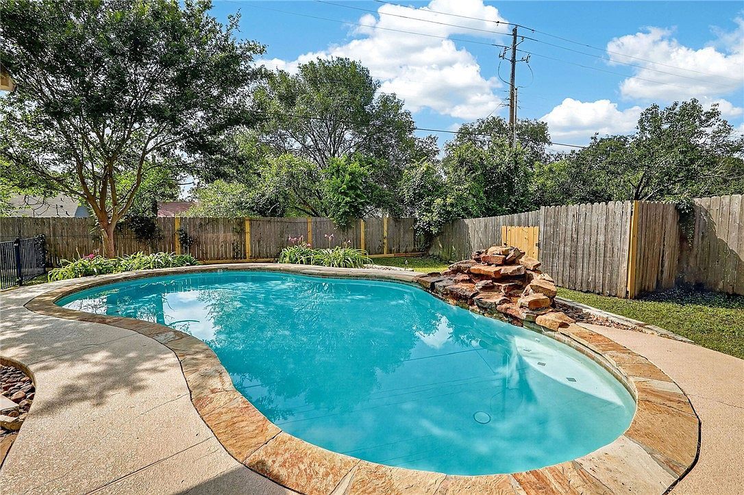 2925 Mirrormere Cir Bryan, TX 77807 - Thumbnail 3