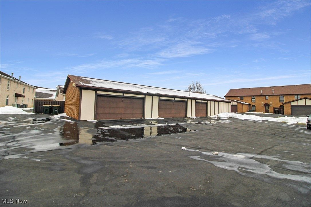 901 Pearson Cir UNIT 3 Youngstown, OH 44512 - Thumbnail 3