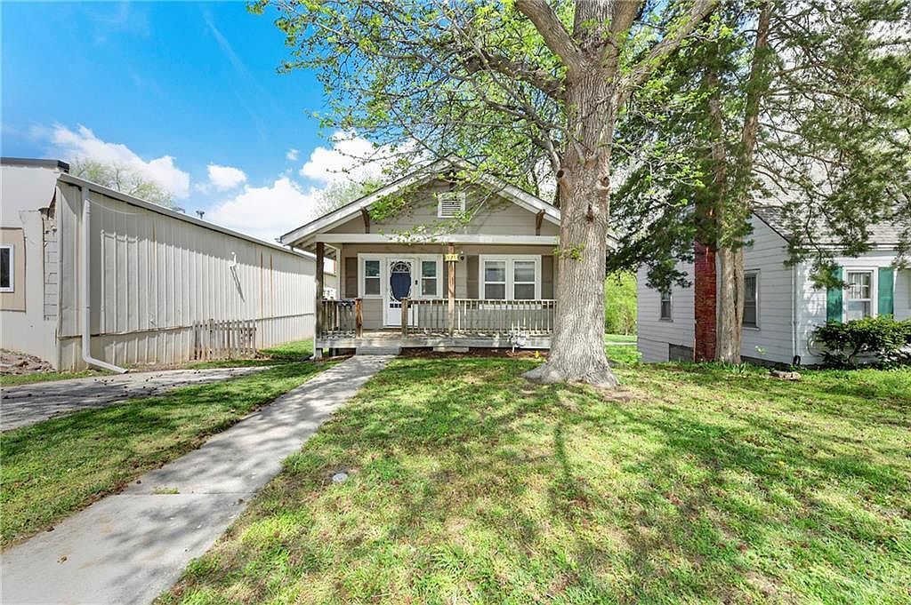 526 Oak St Leavenworth, KS 66048 - Thumbnail 3