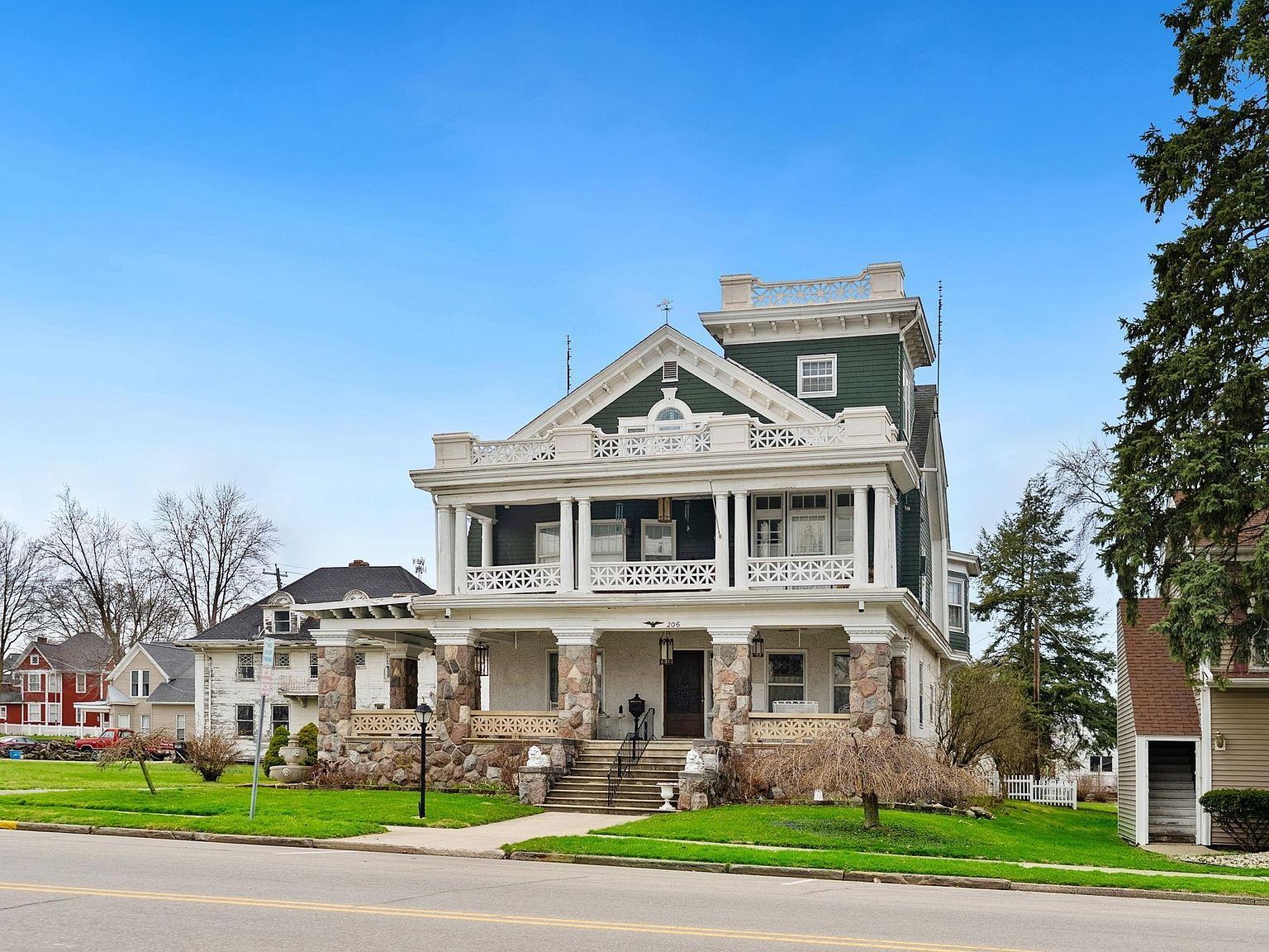 206 S Main St Ligonier, IN 46767 - Thumbnail 3