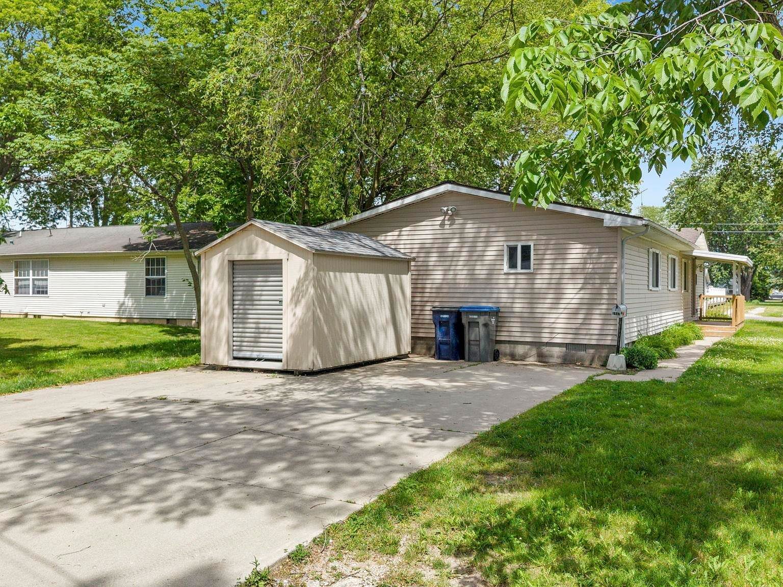 1047 E Smith St Warsaw, IN 46580 - Thumbnail 3