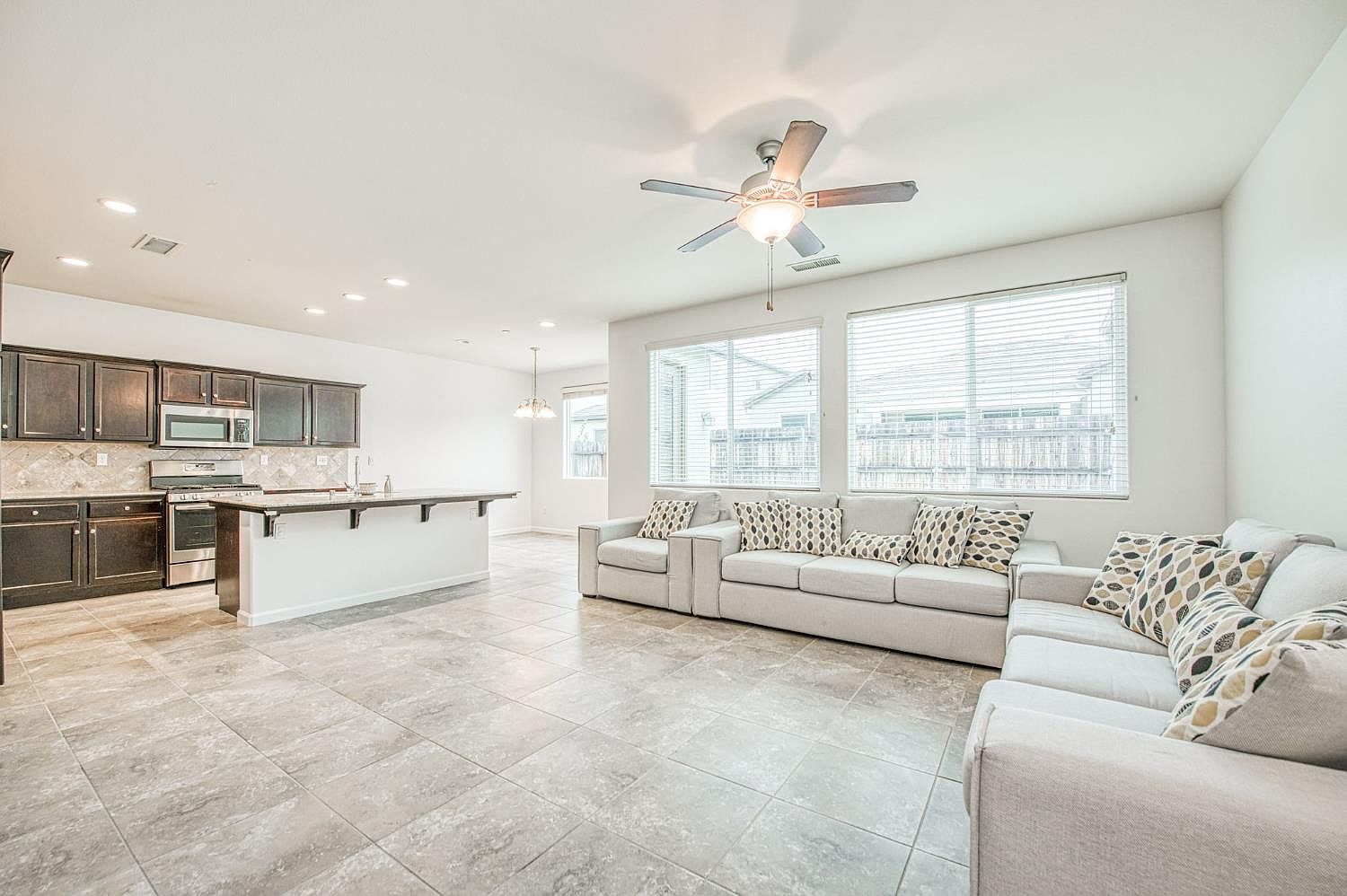 2143 Lombard Ln Clovis, CA 93619 - Thumbnail 3