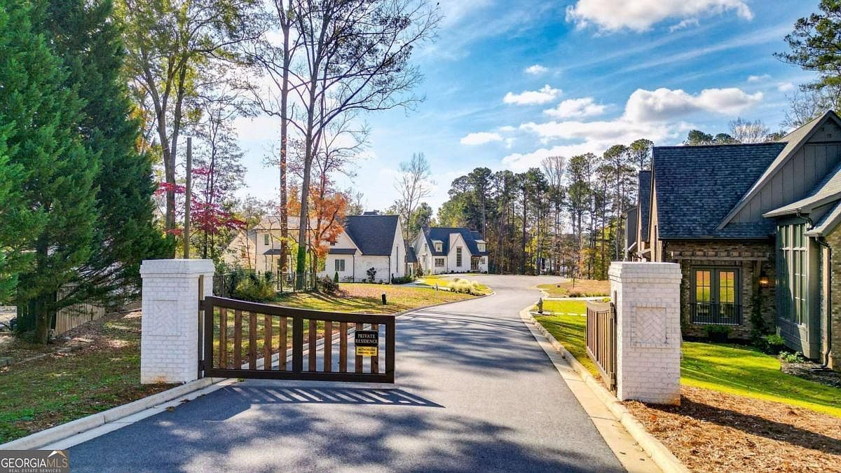 4416 Lakeview Ct Acworth, GA 30101 - Thumbnail 3