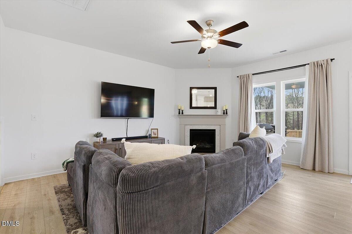 4005 Kingcraig Ln Zebulon, NC 27597 - Thumbnail 3