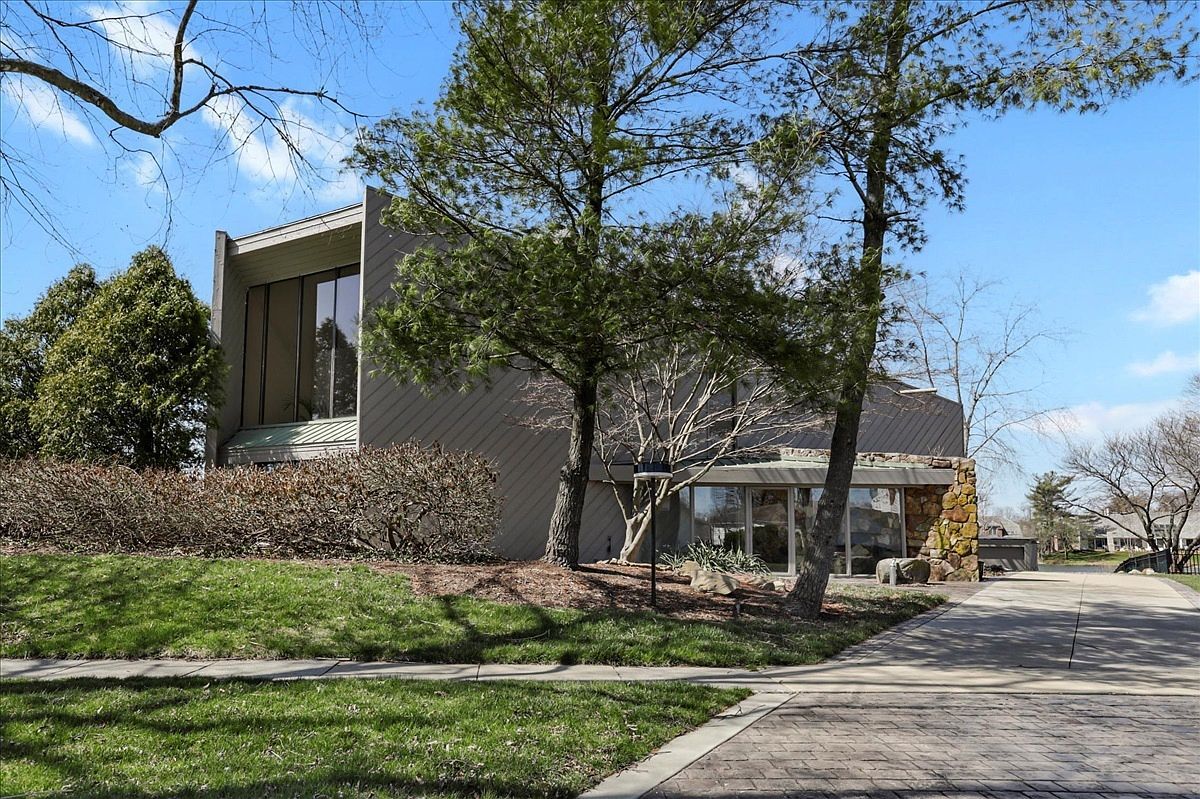 4010 Clubhouse Dr Champaign, IL 61822 - Thumbnail 3