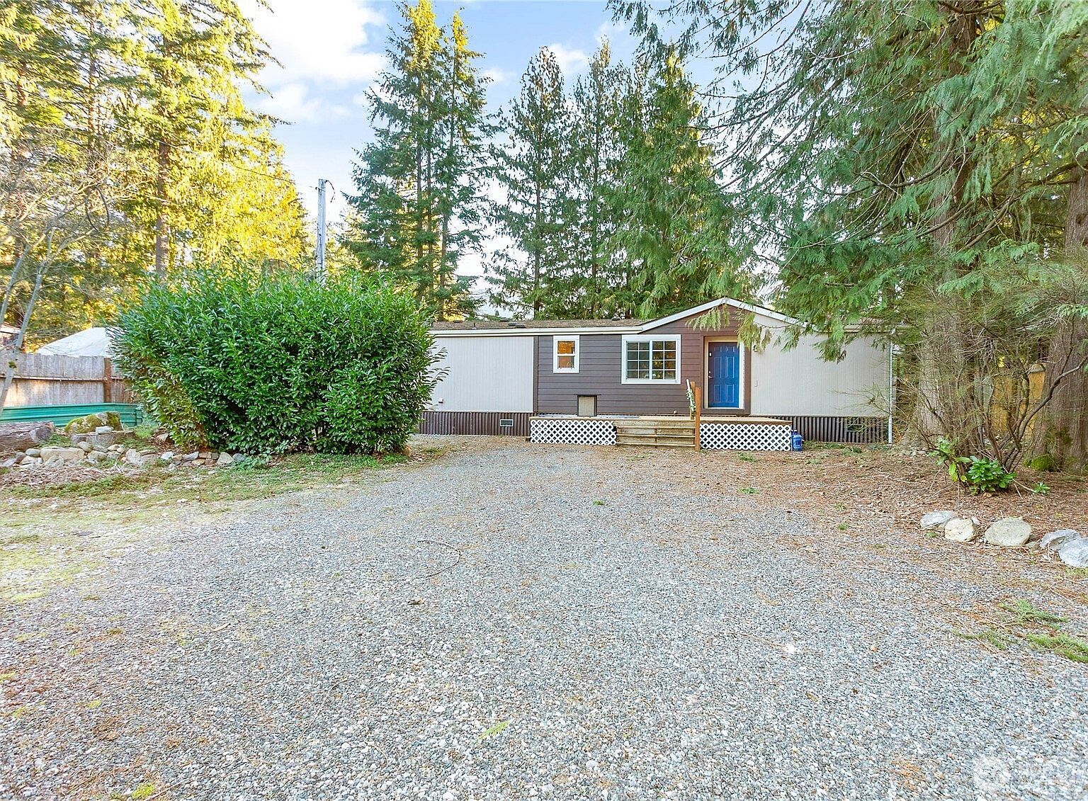 8388 Holly Ln Maple Falls, WA 98266 - Thumbnail 3