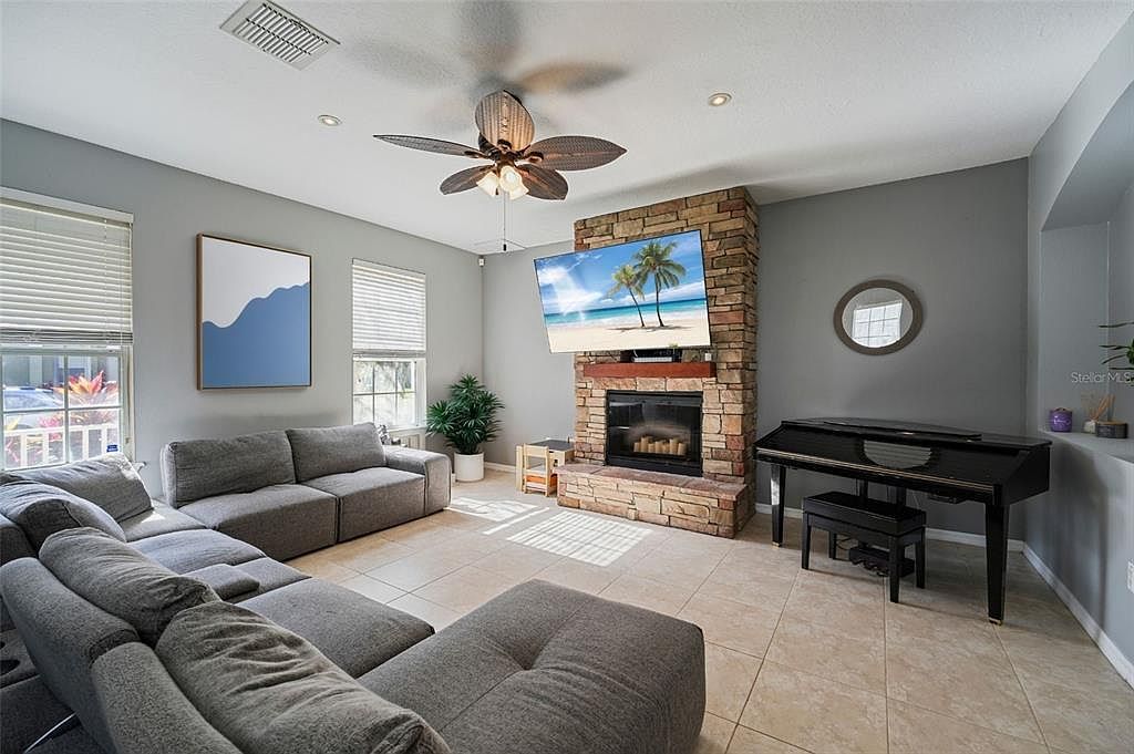 7105 Red Lantern Dr #13C Harmony, FL 34773 - Thumbnail 3