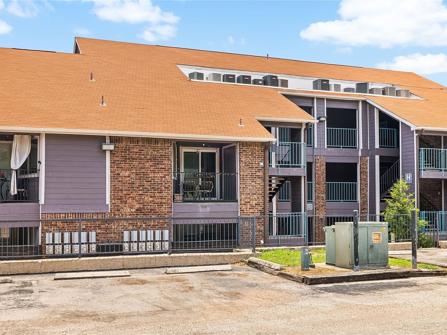 1840 Burton Dr APT 110 Austin, TX 78741 - Thumbnail 3