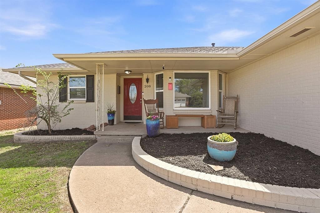 208 E 30th St Edmond, OK 73013 - Thumbnail 3