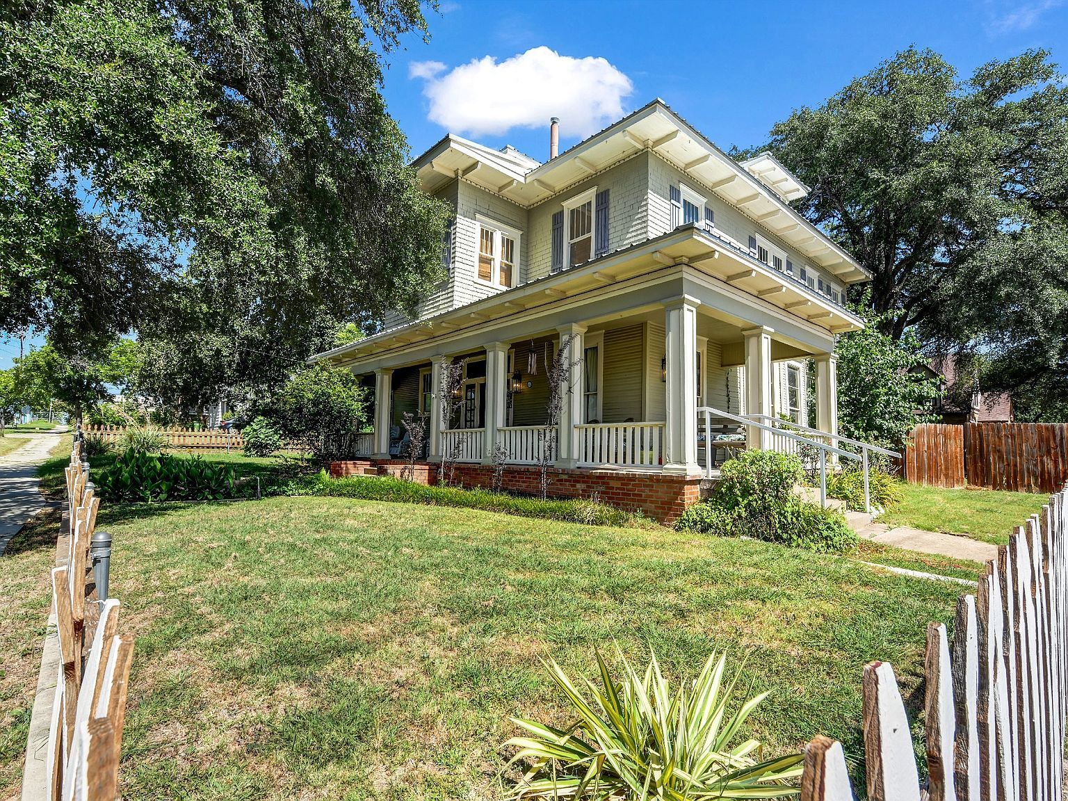 502 W Hubbard St Mineral Wells, TX 76067 - Thumbnail 3