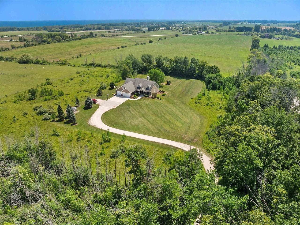 631 E Cedar Ave Cedar Grove, WI 53013 - Thumbnail 3