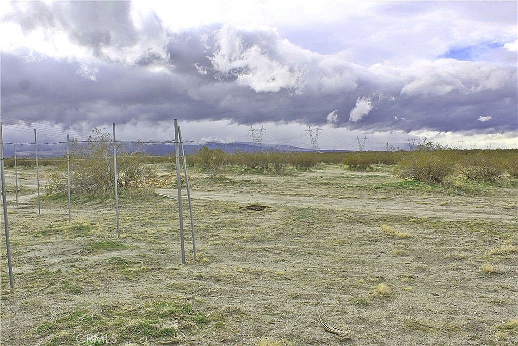 11 Holly St Phelan, CA 92371 - Thumbnail 3