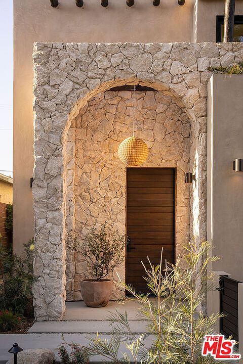 2355 Glover Pl Los Angeles, CA 90031 - Thumbnail 3