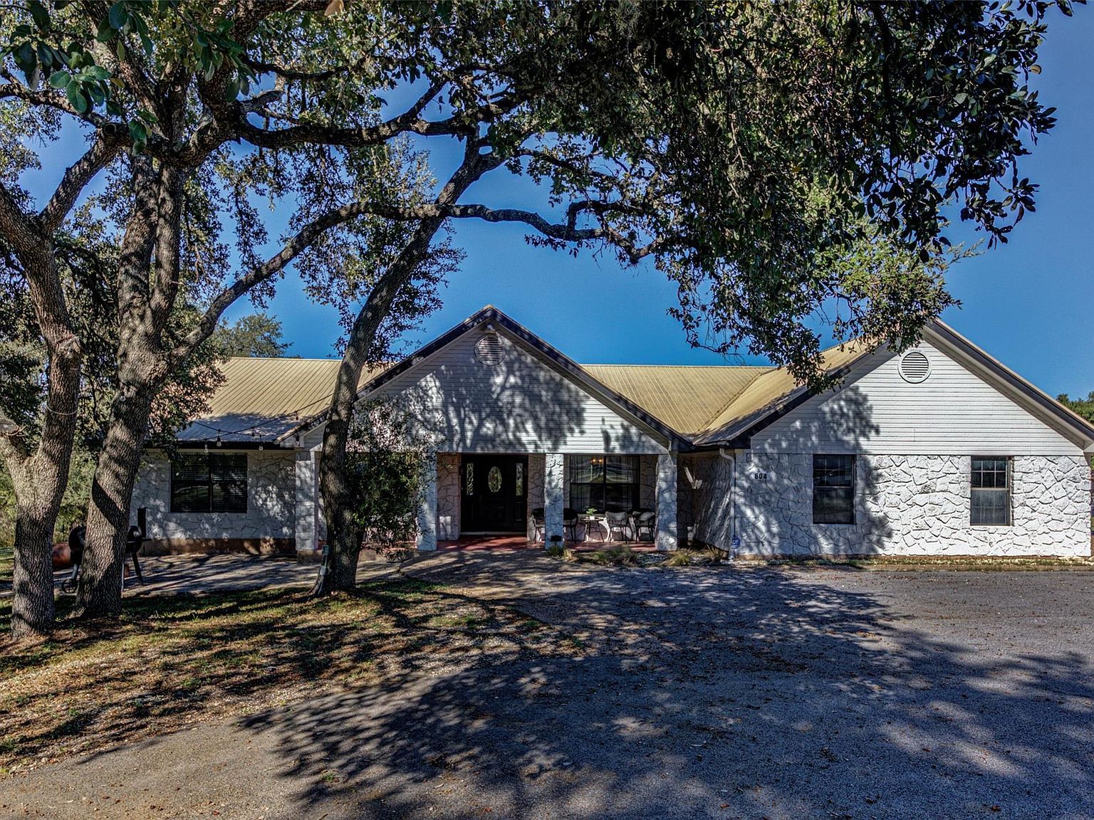 604 Oakwood Dr Buda, TX 78610 - Thumbnail 3