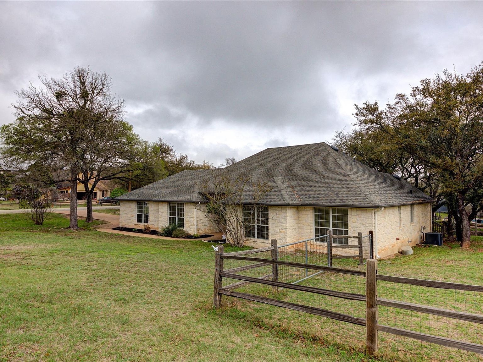 805 Kemp Hills Dr Austin, TX 78737 - Thumbnail 3