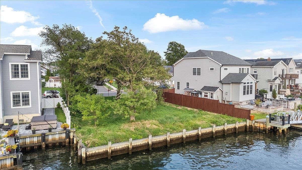 2536 Riverside Dr Wantagh, NY 11793 - Thumbnail 3