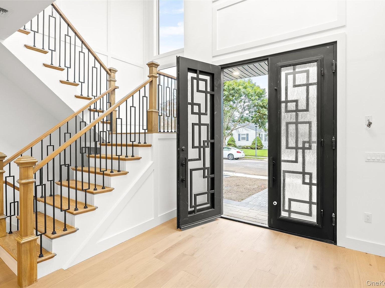 182 Friends Ln Westbury, NY 11590 - Thumbnail 3