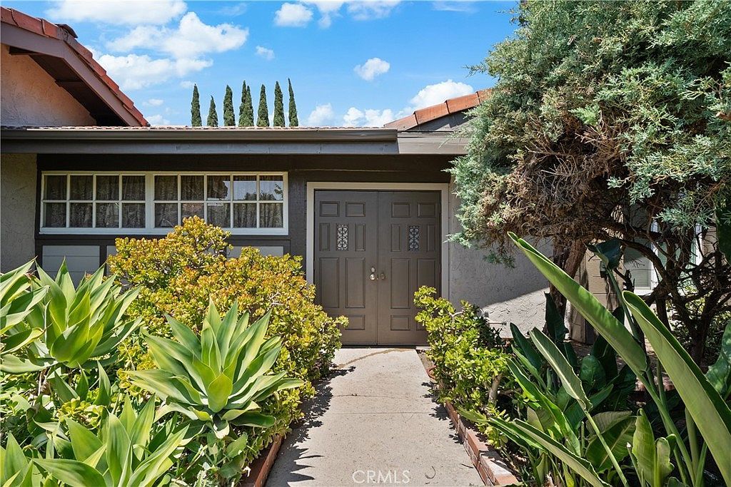 15574 Sorbonne St Sylmar, CA 91342 - Thumbnail 3