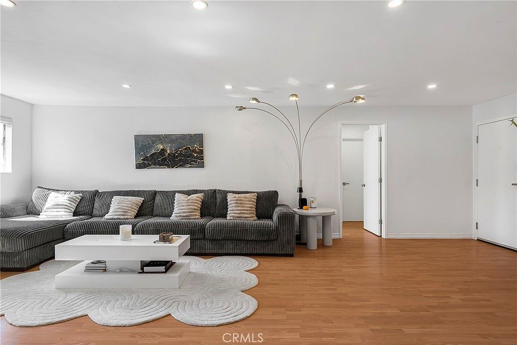 18530 Hatteras St UNIT 213 Tarzana, CA 91356 - Thumbnail 3