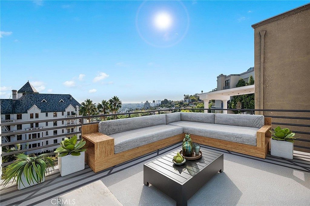 8246 Woodshill Trl Los Angeles, CA 90069 - Thumbnail 3