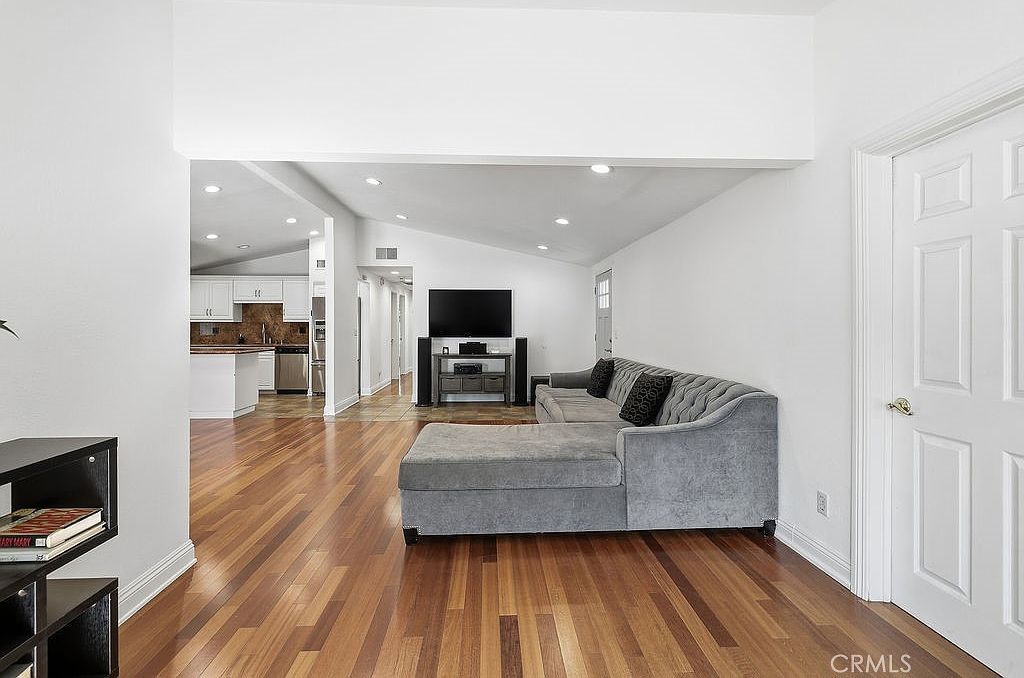 17106 Mandarin Ct Granada Hills, CA 91344 - Thumbnail 3