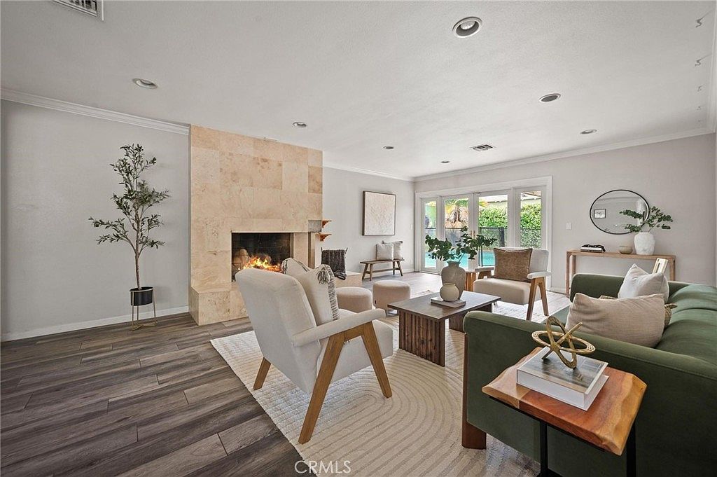 7027 Gloria Ave Van Nuys, CA 91406 - Thumbnail 3