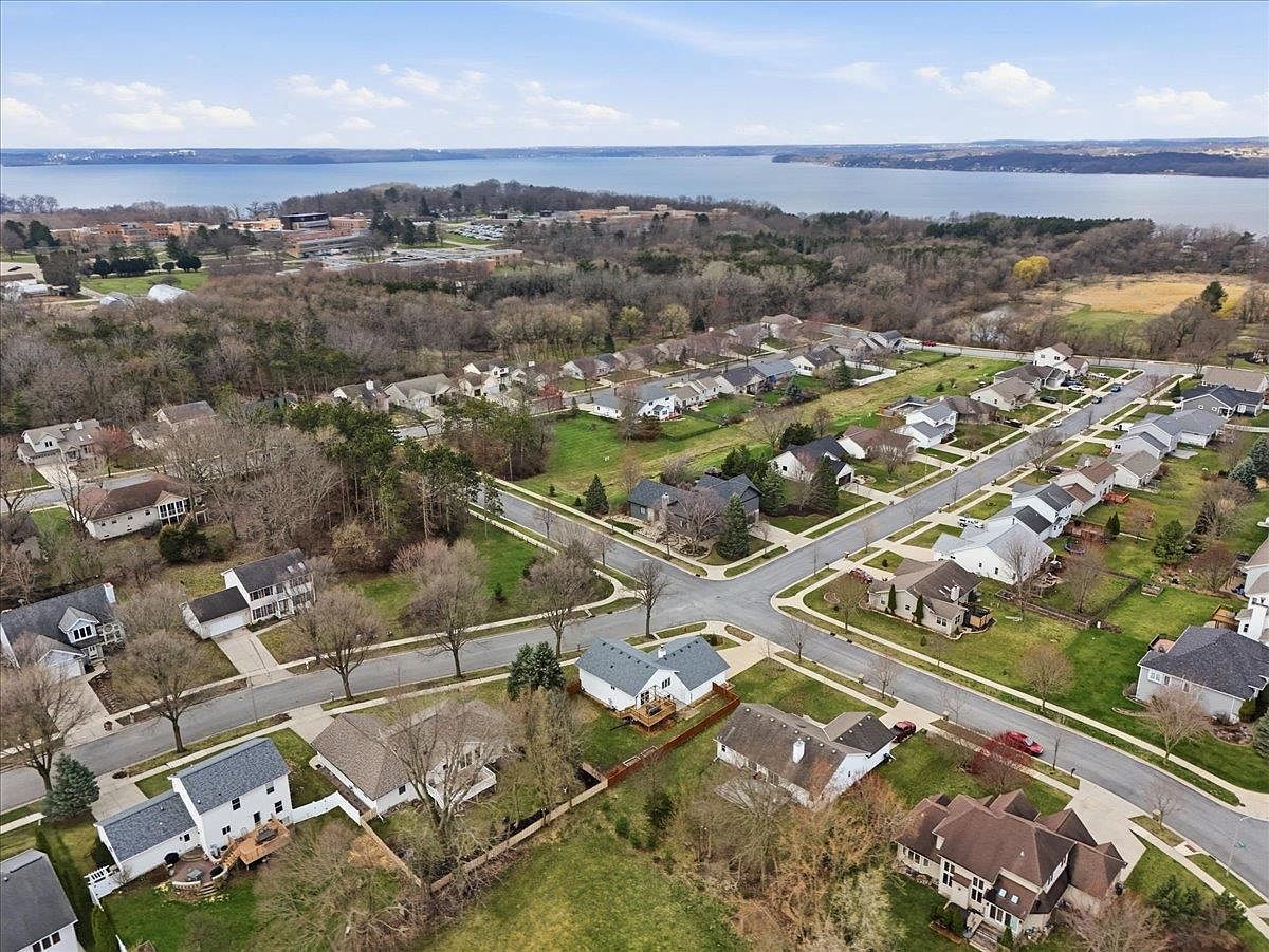 142 Meadow Ridge Ln Madison, WI 53704 - Thumbnail 3