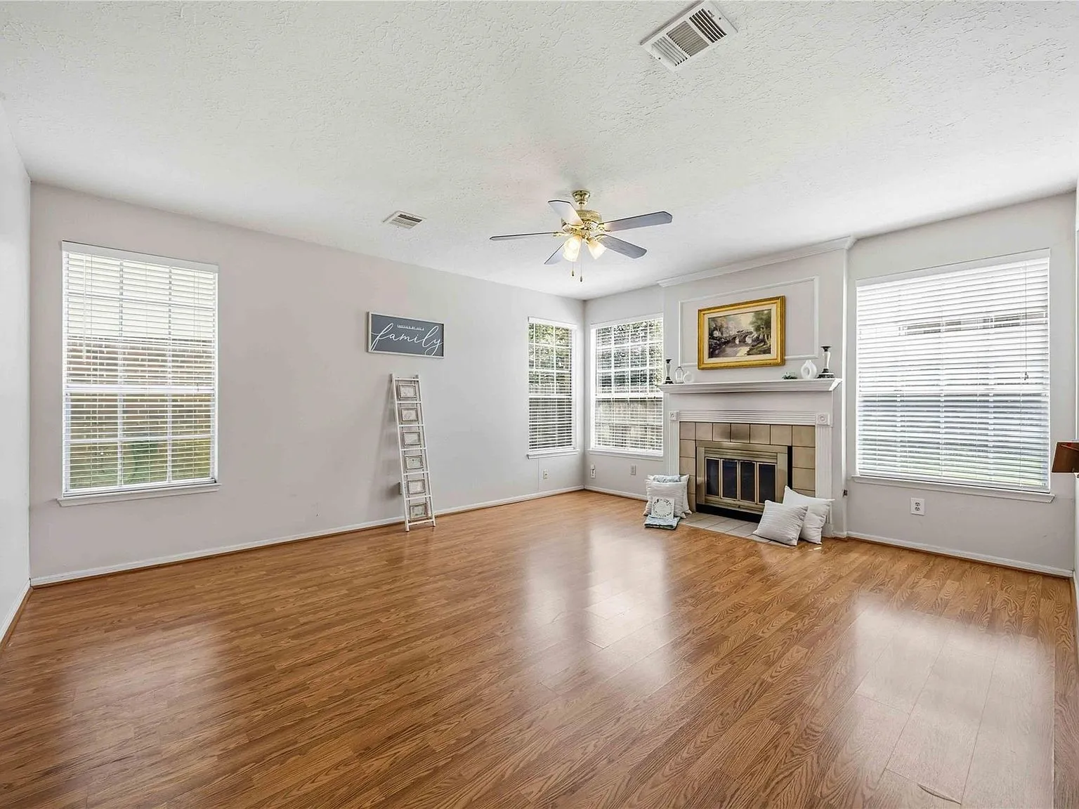 206 Scarlet Maple Dr Sugar Land, TX 77479 - Thumbnail 3
