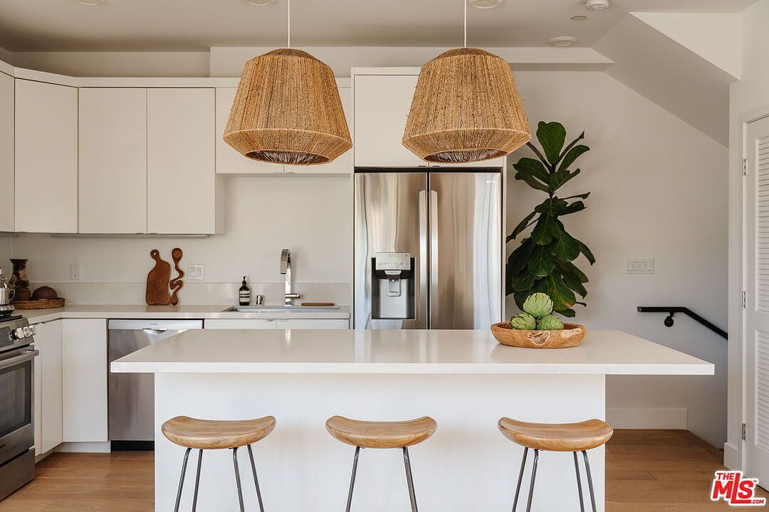 2168 Clifford St Los Angeles, CA 90026 - Thumbnail 3