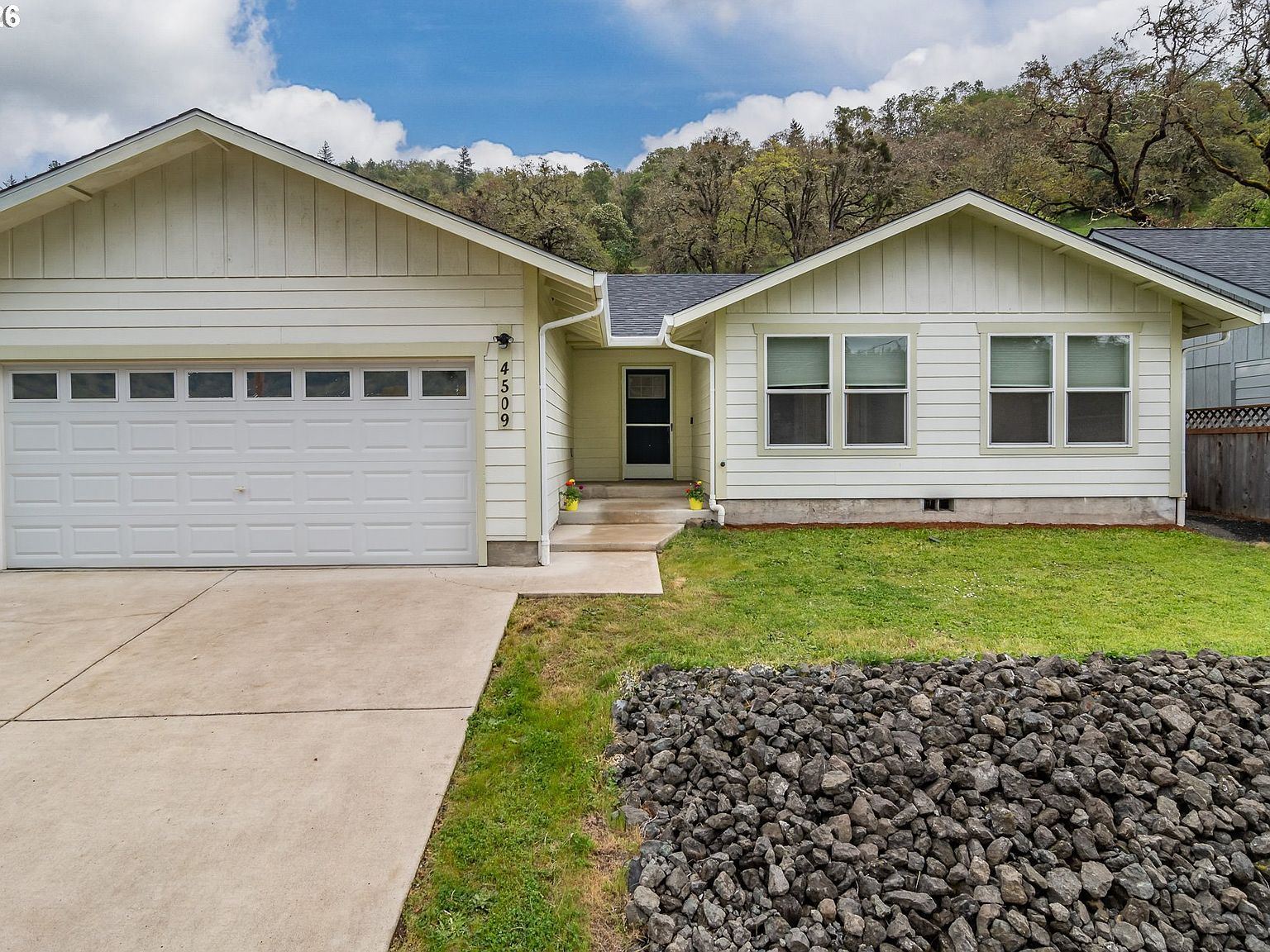 4509 Ridenour St Roseburg, OR 97470 - Thumbnail 3