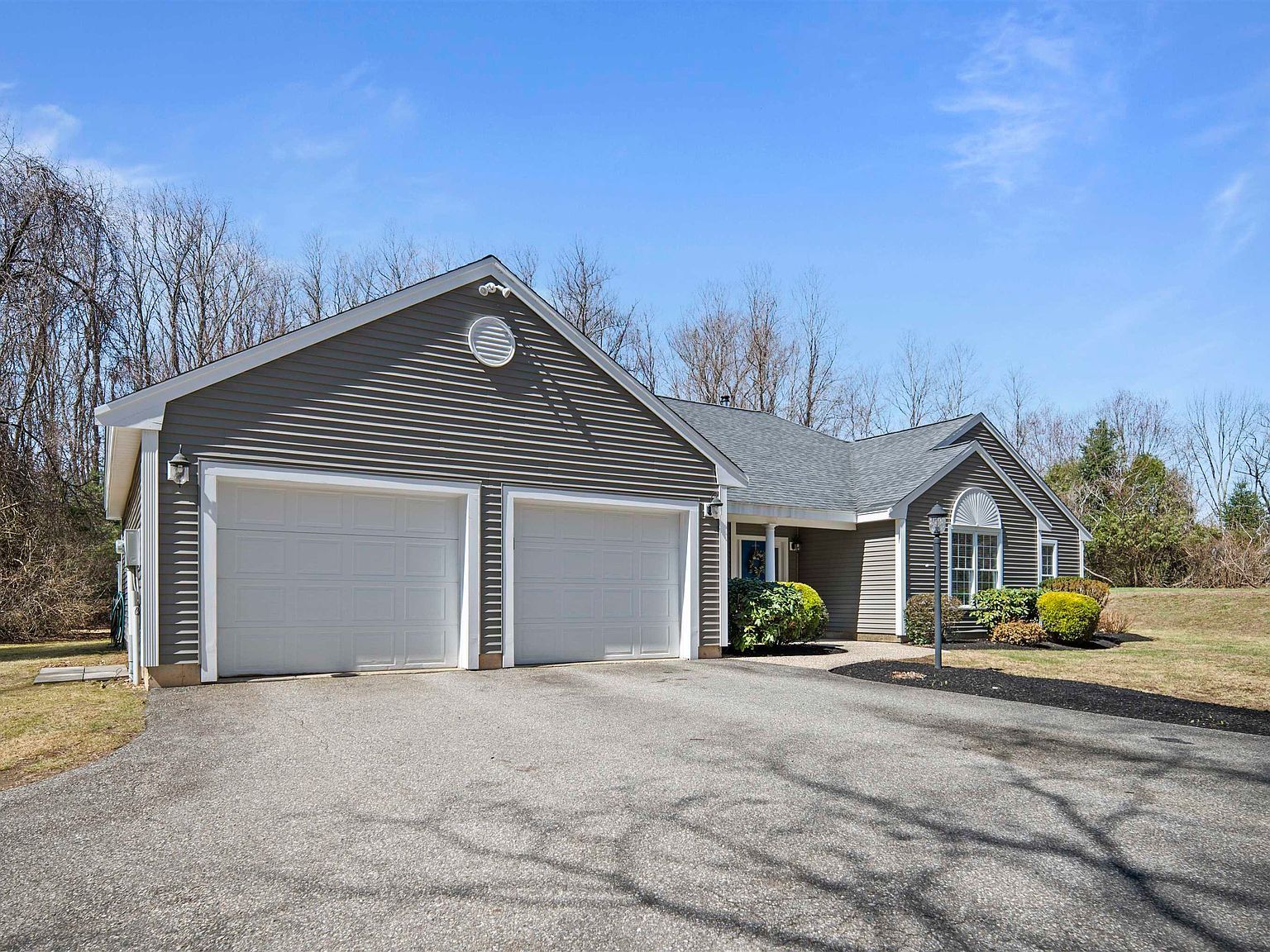 64 Cottage Rd Kensington, NH 03833 - Thumbnail 3