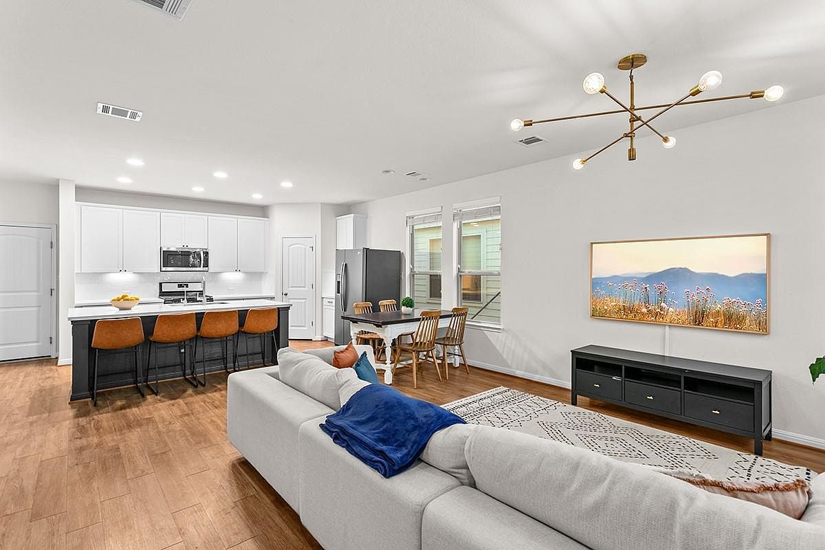 221 Diamond Point Dr Dripping Springs, TX 78620 - Thumbnail 3