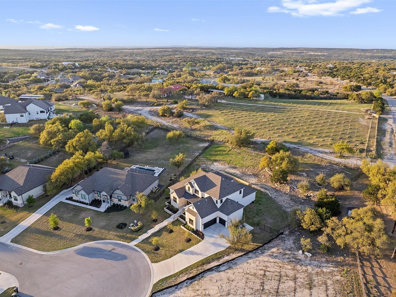 138 Yellow Bell Run Dripping Springs, TX 78620 - Thumbnail 3